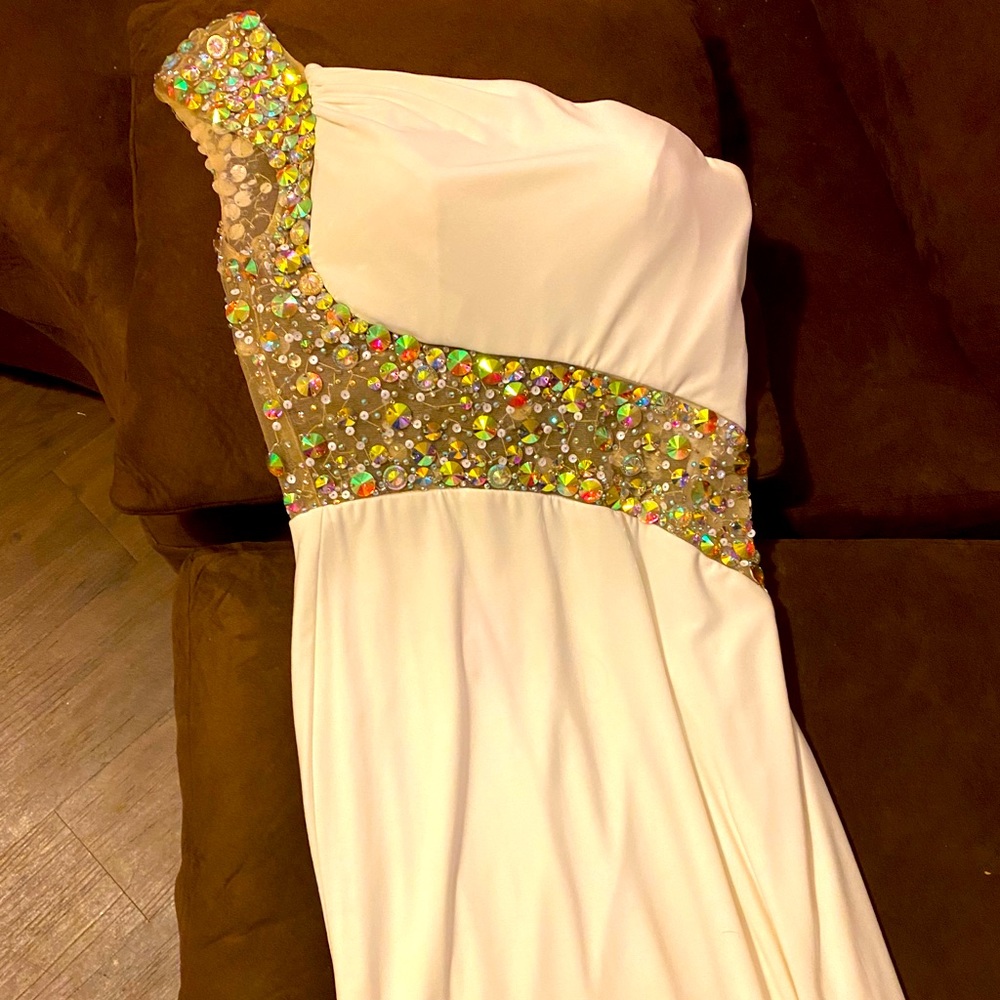 BALL GOWN/ PROM DRESS
